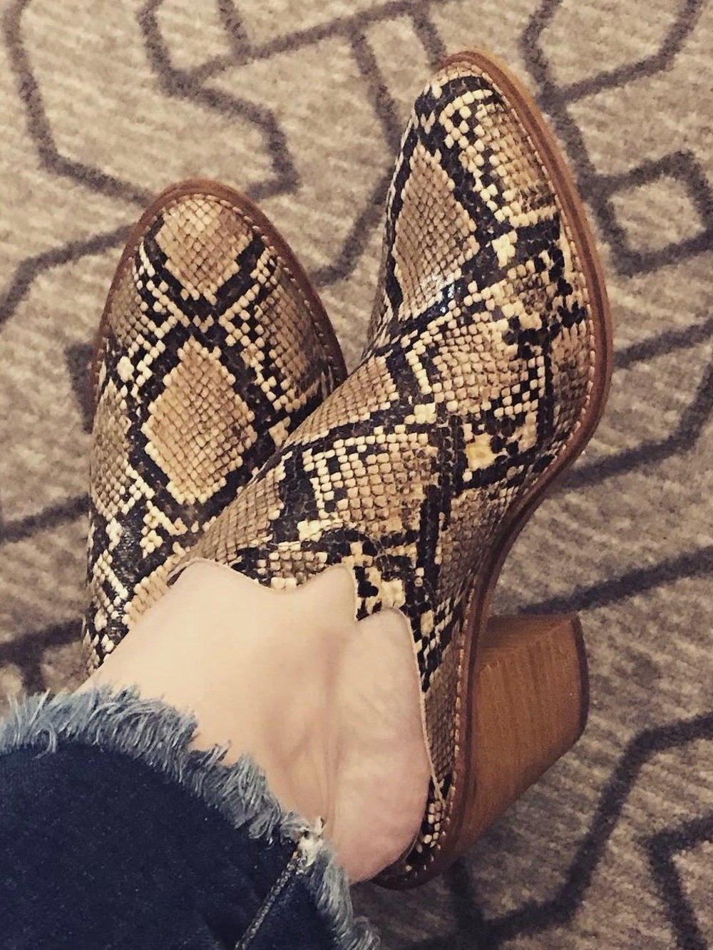 Chinese Laundry Women's Snake-Print Slip-On Mules 7.5
